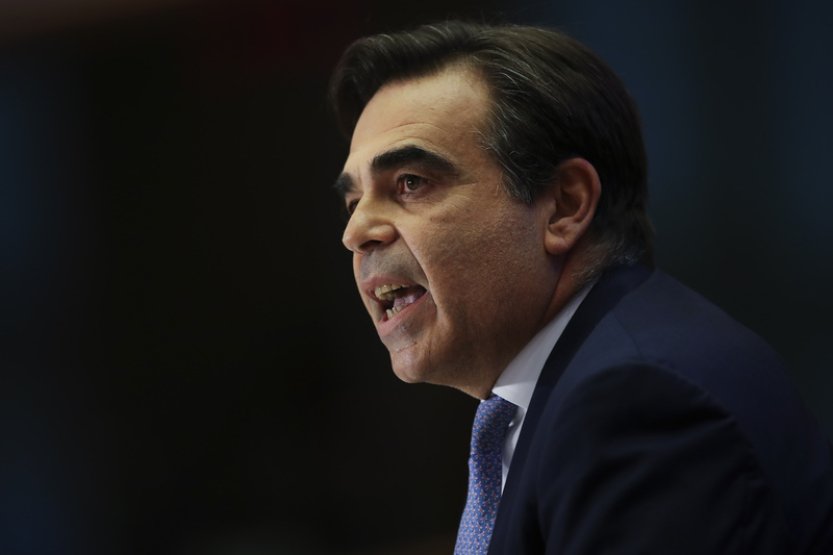 Pravidla pro návrat neúspěšných žadatelů o azyl nejsou dostačující, míní Schinas