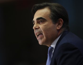 Pravidla pro návrat neúspěšných žadatelů o azyl nejsou dostačující, míní Schinas