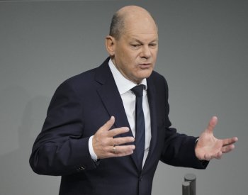 Scholz: EU musí Ukrajině dále finančně pomáhat, nutné je ale hledat priority