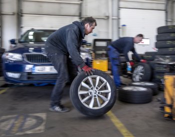 Zájem o přezouvání na zimní pneu v půlce října stoupl meziročně o 40 procent
