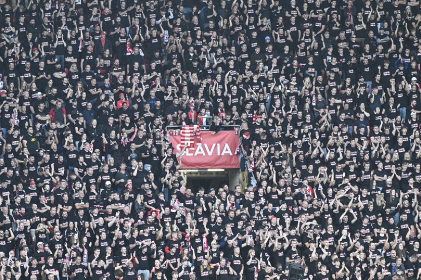 Fotbalová liga útočí na rekord v návštěvnosti, může překonat sezonu 1996/97