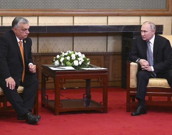 Velvyslance zemí NATO znepokojila schůzka Orbána s Putinem