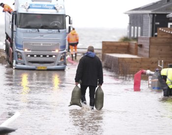 Na severní Evropu udeří silný vichr a lijáky, hrozí záplavy