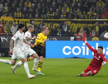 Dortmund udolal Brémy a vede bundesligu, Werderu chyběl Pavlenka