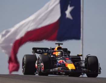 Jediný trénink na Velkou cenu USA F1 vyhrál Verstappen před Leclercem