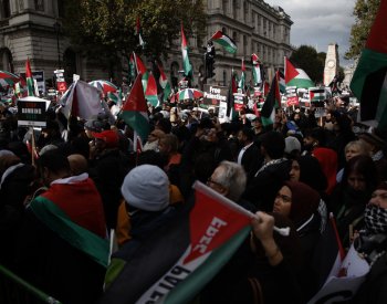 V Londýně se na podporu Palestinců sešlo až 100.000 demonstrantů