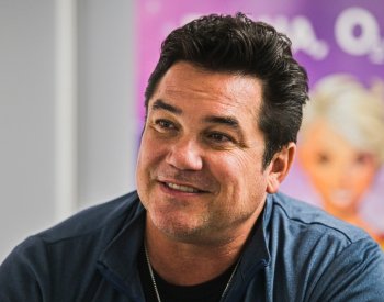 Dean Cain hrál ve 200 filmech a seriálech, kariéru mu nastartoval Superman