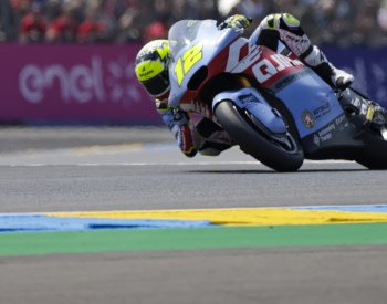 Salač po pádu z třetího místa nedokončil zkrácený závod Moto2 v Austrálii