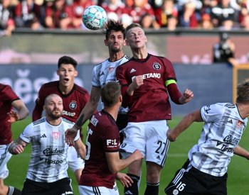 Sparta porazila doma České Budějovice 4:0 a opět vede první ligu