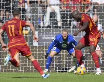 Fotbalisté AS Řím se na Slavii naladili vydřenou výhrou 1:0 nad Monzou