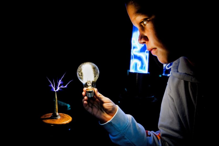 Návštěvníky festivalu technologií a řemesel zaujal bubnující robot