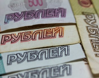 Průzkum: Téměř polovině lidí v Rusku nestačí mzda na pokrytí základních výdajů