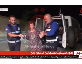 Tisková konference s ženou propuštěnou Hamásem je terčem kritiky médií