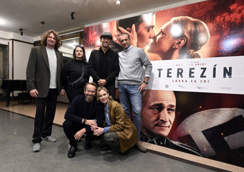 Koprodukční film Terezín vypráví o síle hudby a lásky v těžké době