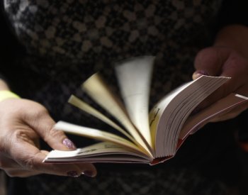 Výzkum: Aspoň jednu knihu za rok přečte 73 procent Čechů, nejméně od roku 2007