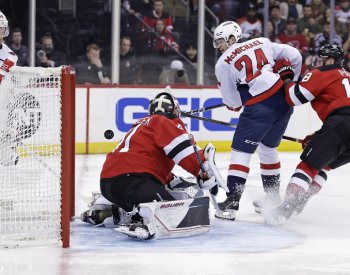 Vaněček neodvrátil v NHL porážku New Jersey s Washingtonem