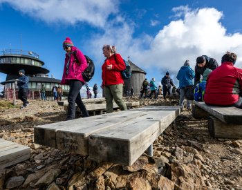 Projekt Zpřístupnění Sněžky je dokončen, součástí jsou zábrany či lavičky