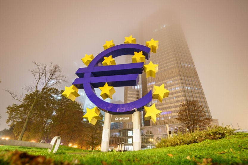 ECB nechala základní úrokovou sazbu beze změny