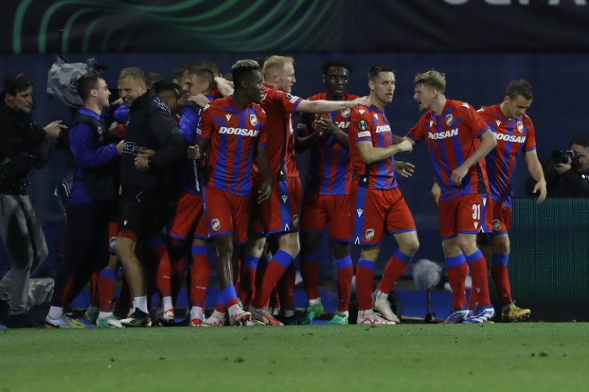 Baier po vítězném debutu děkoval trenérům i spoluhráčům, zůstává nohama na zemi