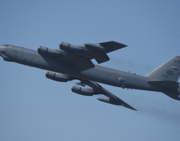 Čínská stíhačka se na tři metry přiblížila k letounu B-52, uvedla armáda USA