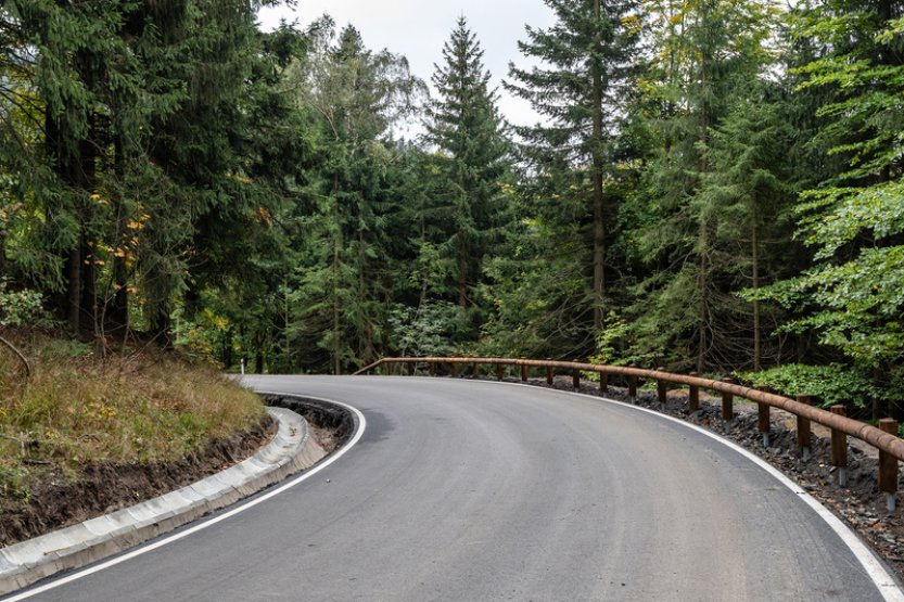 Silničáři v sobotu otevřou klíčovou silnici v Orlických horách, cestu na Šerlich