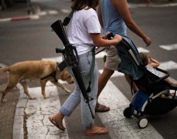 Izraelci vyděšení útokem Hamásu míří na střelnice a pořizují si zbraně