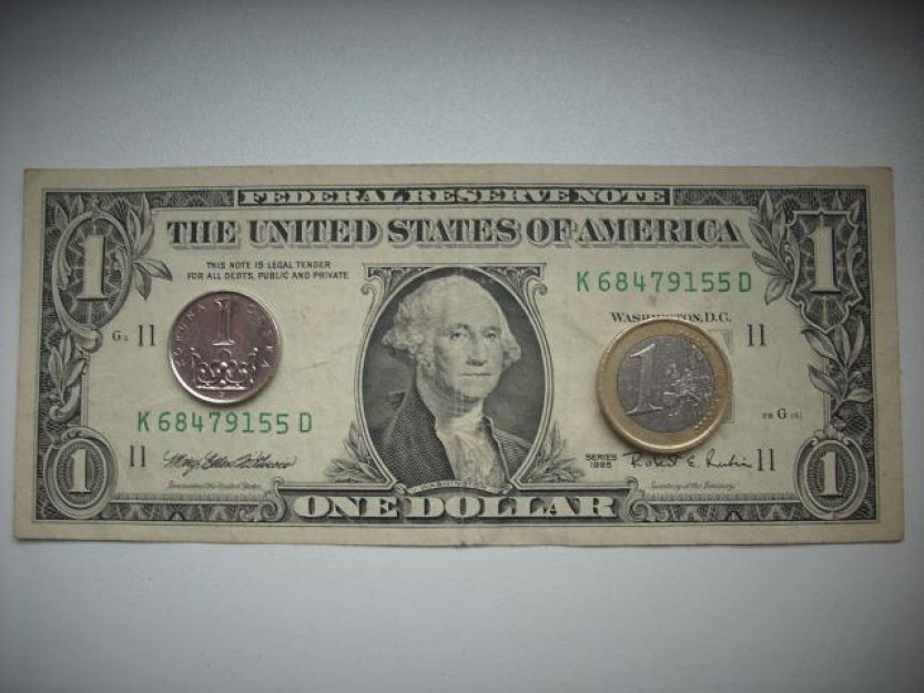 Koruna zpevnila k dolaru, vůči euru zůstala na 24,64 Kč/EUR