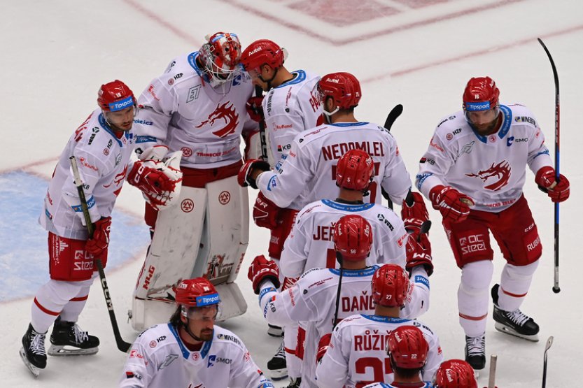 Třinečtí hokejisté zdolali Plzeň díky třem gólům v prostřední třetině