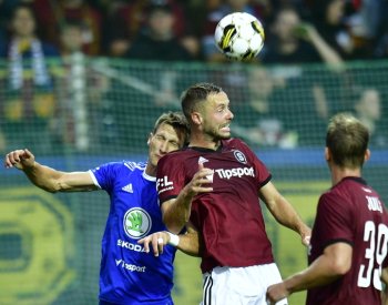 Fotbalisté Sparty budou hájit vedení v Mladé Boleslavi, Slavii čekají Bohemians