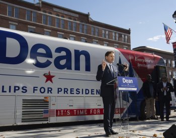 Američtí demokraté mají nového prezidentského kandidáta, kongresmana Phillipse