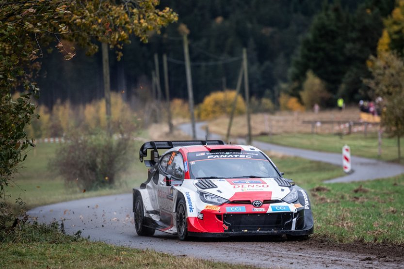 Evans na Středoevropské rallye havaroval, Rovenperä je blízko titulu