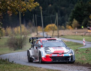 Evans na Středoevropské rallye havaroval, Rovenperä je blízko titulu