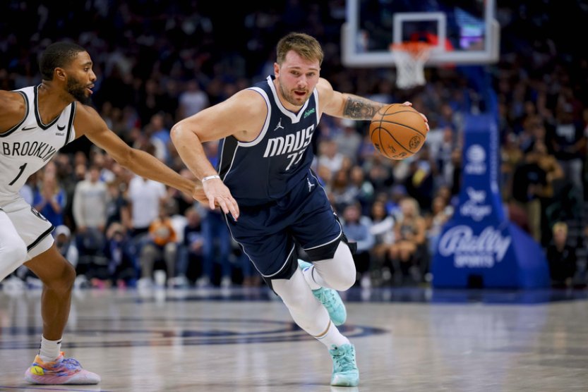 Dončič v NBA pomohl Dallasu k výhře 49 body, první vítězství slaví Wembanyama