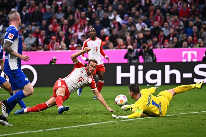 Bayern při Neuerově návratu deklasoval Darmstadt 8:0, Kane dal hattrick