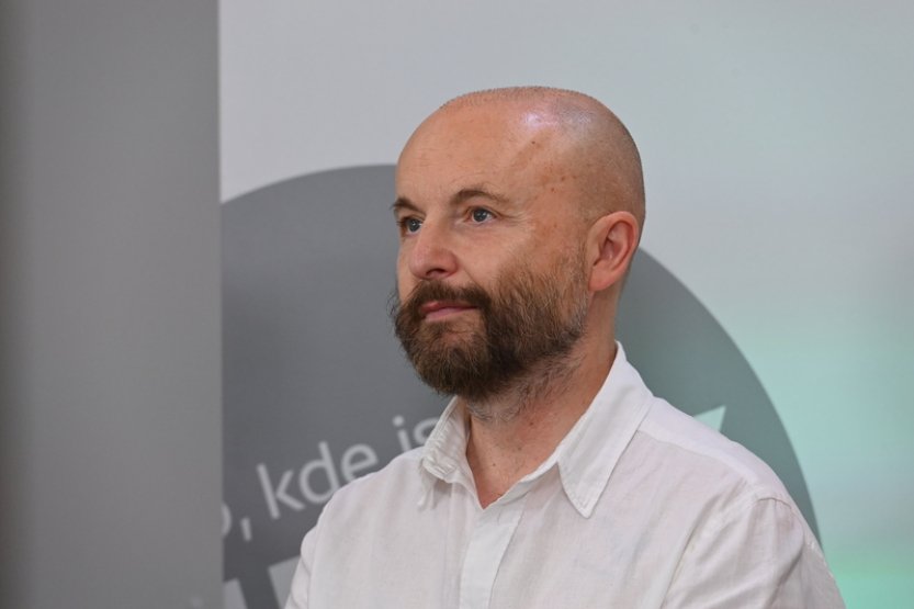 Režisér Tomáš Mašín se při natáčení filmu Němá tajemství obklopil týmem žen