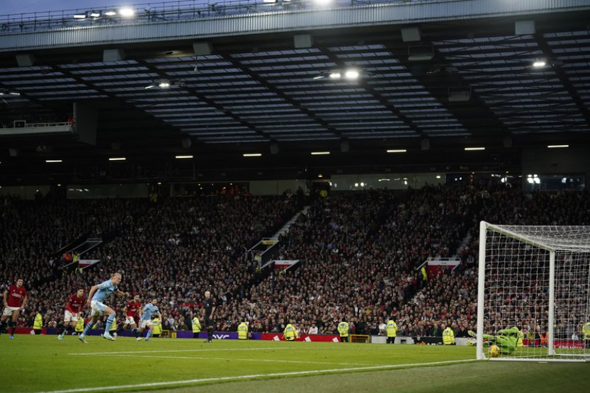 Fotbalové derby o Manchester vyznělo jasně pro City, United porazili 3:0