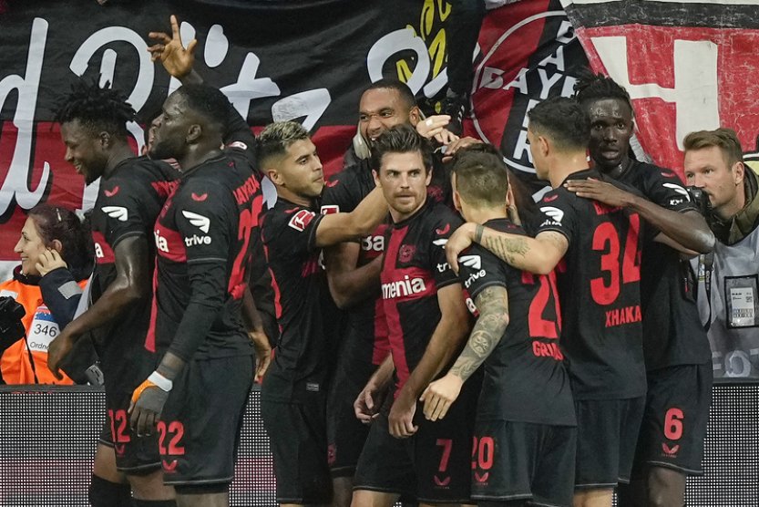 Leverkusen porazil Freiburg 2:1 a zůstal první, po dlouhé pauze se vrátil Schick