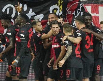 Leverkusen porazil Freiburg 2:1 a zůstal první, po dlouhé pauze se vrátil Schick