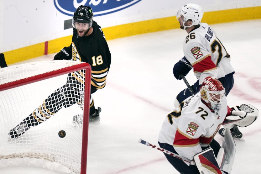 Zacha vítězným gólem a asistencí řídil výhru Bostonu, Zohorna prostřelil Dostála