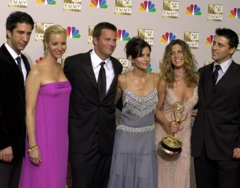 Jsme rodina, vzpomínají na Perryho herci ze seriálu Přátelé