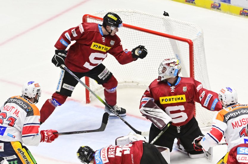 Pardubice doma přehrály Spartu 4:3 a zůstaly první před Litvínovem