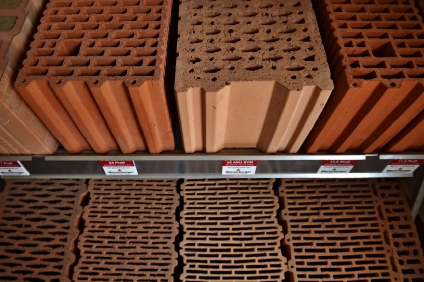 Výrobce stavebnin Wienerberger zastaví výrobu, není poptávka