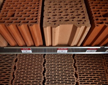 Výrobce stavebnin Wienerberger zastaví výrobu, není poptávka