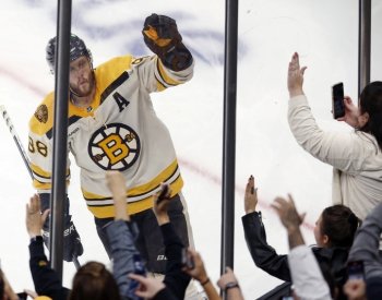 Pastrňák je za říjen třetí hvězdou NHL, nejlepší byl Hughes z New Jersey