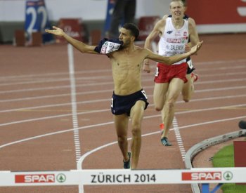 Hitler je vedle Netanjahua ministrant, napsal hvězdný francouzský steeplař