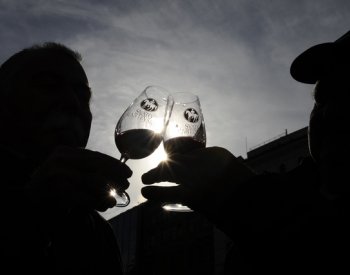 Letos bude na trhu rekordních 2,78 milionu lahví svatomartinských vín