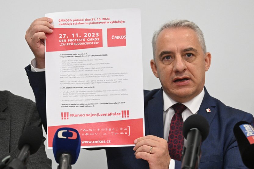 Jurečka podle odborů nedostatečně jedná o platech ve veřejné sféře