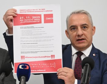 Jurečka podle odborů nedostatečně jedná o platech ve veřejné sféře