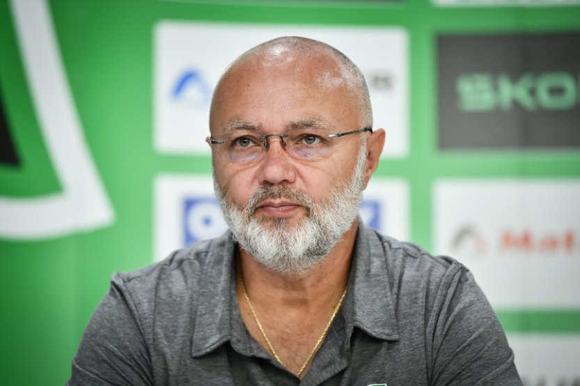 Poslední tým extraligy Mladá Boleslav mění trenéra, Kalouse střídá Král