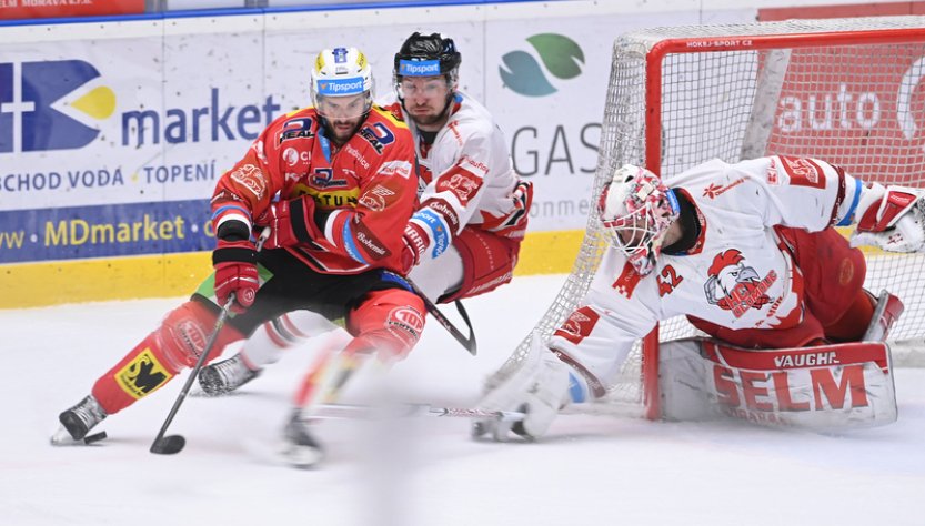 Vedoucí kvarteto extraligy bude hájit pozice na kluzištích soupeřů